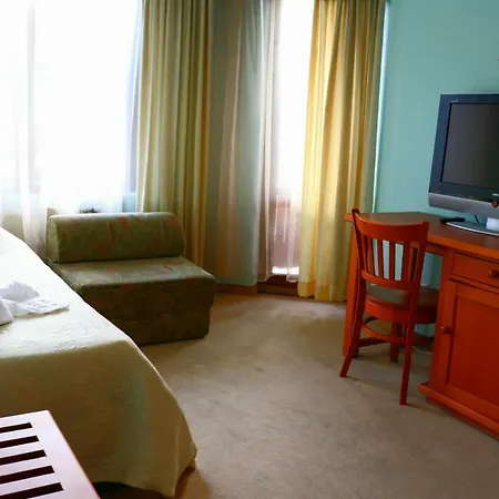 Ξενοδοχείο Family Hotel Lili 2*
